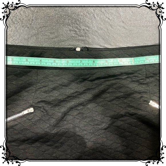 IN STYLE Black Quilted A-Line Mini Skirt - Size Jr. Med. / Great For Fall! - Picture 7 of 10